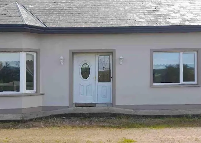 Holiday home Kilbanow House *